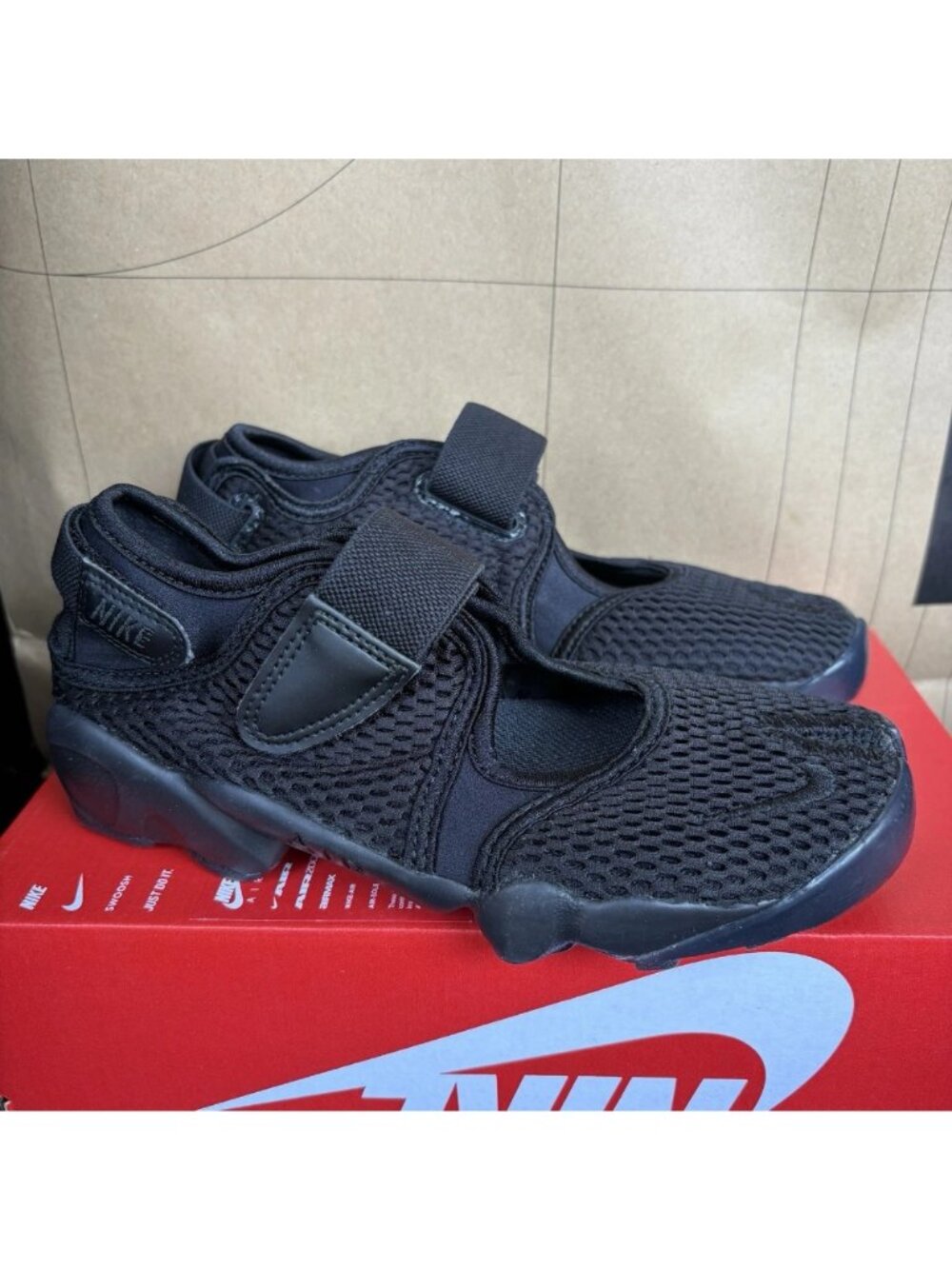NEW Nike Air Rift Mesh Women's Size 6 Triple Black IW8074-001